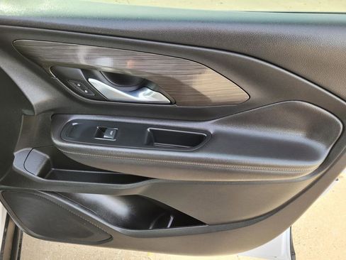 Used 2022 GMC Terrain SLE w/ Driver Convenience Package image 8