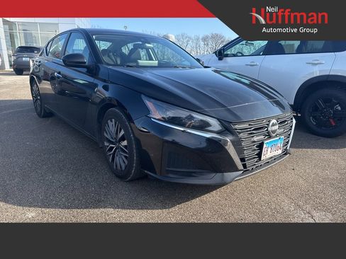 Used 2023 Nissan Altima 2.5 SV w/ SV Premium Package image 1