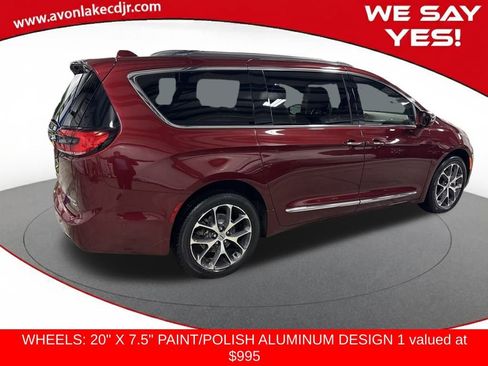 Used 2021 Chrysler Pacifica Limited w/ Uconnect Theater Family Group image 5