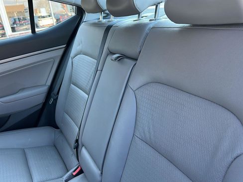 Used 2017 Hyundai Elantra Limited w/ Limited Tech Package 04 image 9