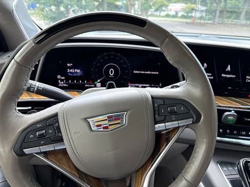Used 2021 Cadillac Escalade Premium Luxury Platinum AWD/4WD image 15