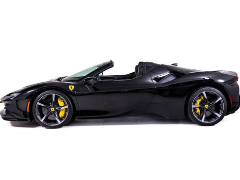 Used 2022 Ferrari SF90 Spider AWD/4WD image 2