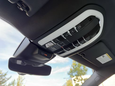 Certified 2023 Porsche Macan Turbo image 17