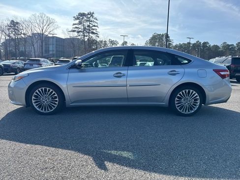 Used 2017 Toyota Avalon Limited image 5