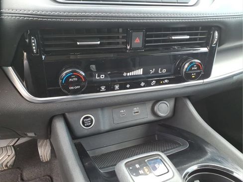 Used 2021 Nissan Rogue SV FWD image 22
