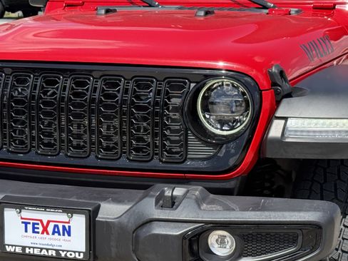 Used 2025 Jeep Wrangler Unlimited Sport AWD/4WD image 12