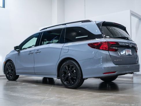 Used 2023 Honda Odyssey Sport image 7