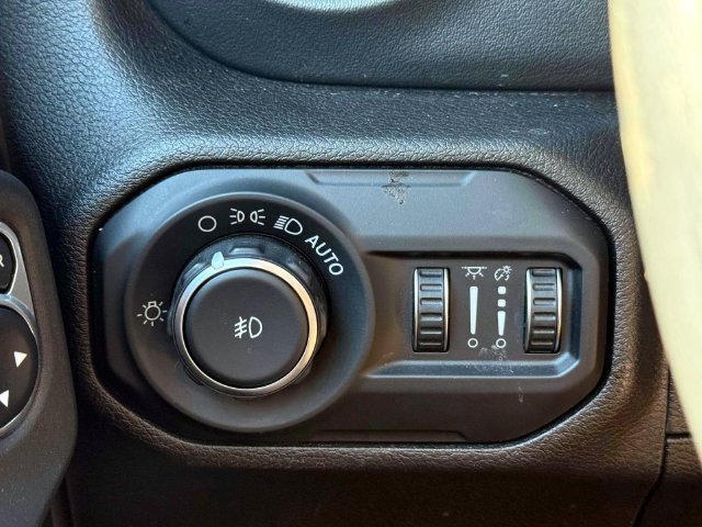 Used 2019 Jeep Wrangler Unlimited Sahara AWD/4WD image 24