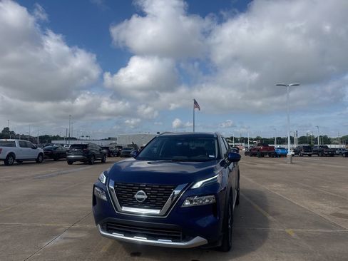 Certified 2023 Nissan Rogue Platinum w/ Platinum Premium Package FWD image 6