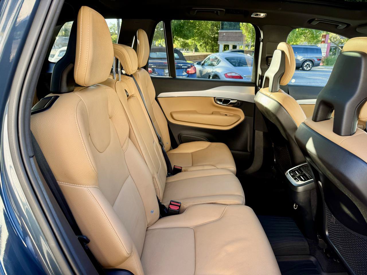 Used 2018 Volvo XC90 T5 Momentum w/ Convenience Package AWD/4WD image 22