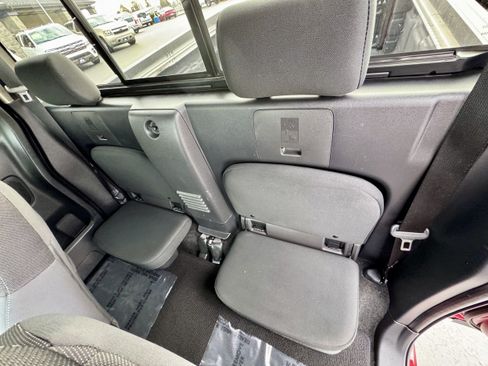 Used 2022 Nissan Frontier SV AWD/4WD image 12