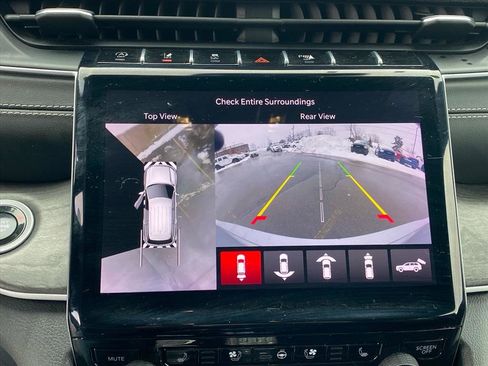 Used 2024 Jeep Grand Cherokee L Limited w/ Luxury Tech Group II image 16