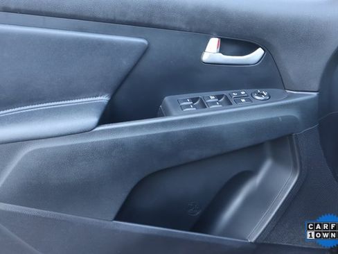 Used 2015 Kia Sportage LX image 9