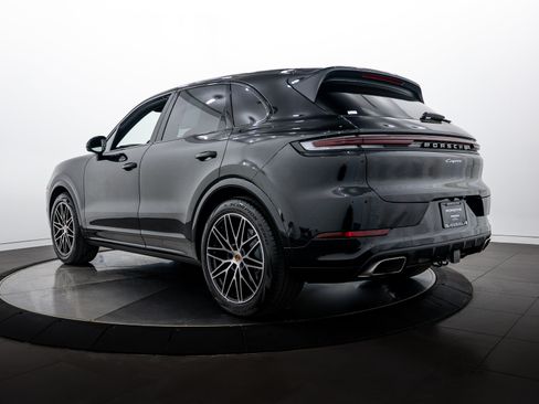 Certified 2026 Porsche Cayenne AWD/4WD image 3