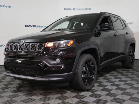 New 2026 Jeep Compass Latitude image 12