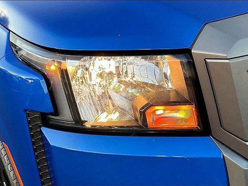 Used 2025 Nissan Frontier SV image 28