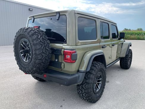 Used 2025 Jeep Wrangler Unlimited Rubicon AWD/4WD image 8