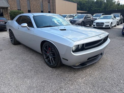 Used 2009 Dodge Challenger SRT8 RWD image 3