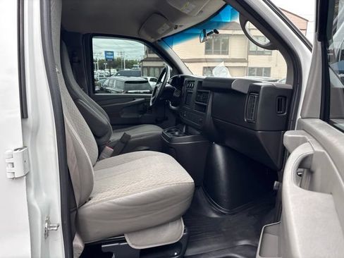 Used 2011 Chevrolet Express 2500 RWD image 10