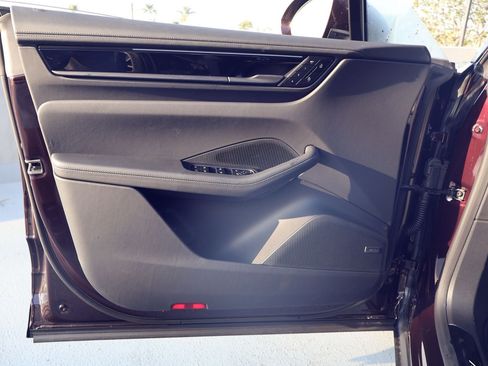 New 2025 Porsche Macan 4 Electric image 13