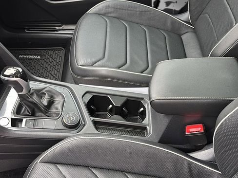 Used 2024 Volkswagen Tiguan SEL R-Line image 24