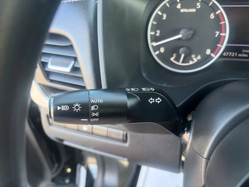 Used 2023 Nissan Rogue SV FWD image 31