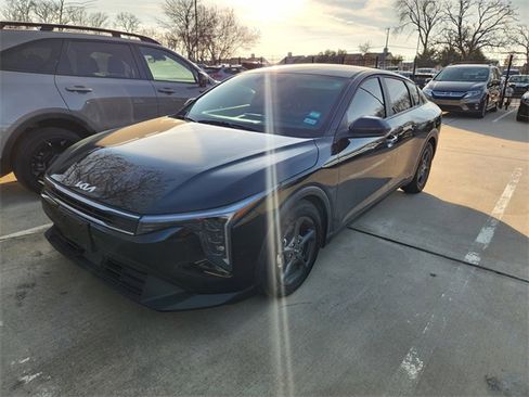 Certified 2025 Kia K4 LXS image 2