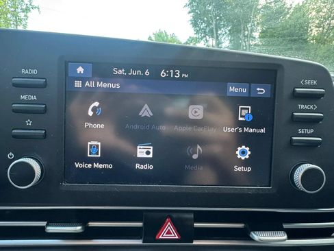 Used 2022 Hyundai Elantra SE FWD image 17
