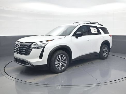 New 2026 Nissan Pathfinder SL w/ Cargo Package AWD/4WD image 3