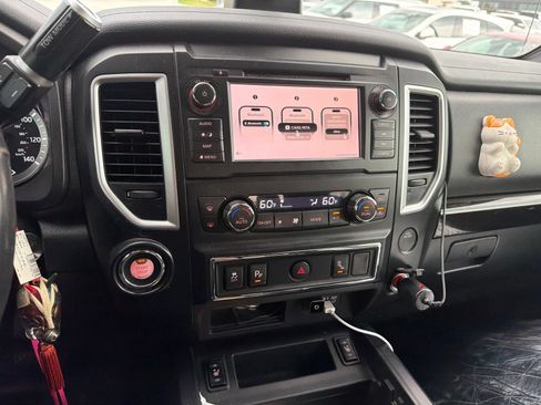 Used 2019 Nissan Titan SV w/ SV Convenience Package RWD image 7