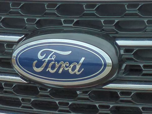 Used 2023 Ford Explorer XLT AWD/4WD image 12