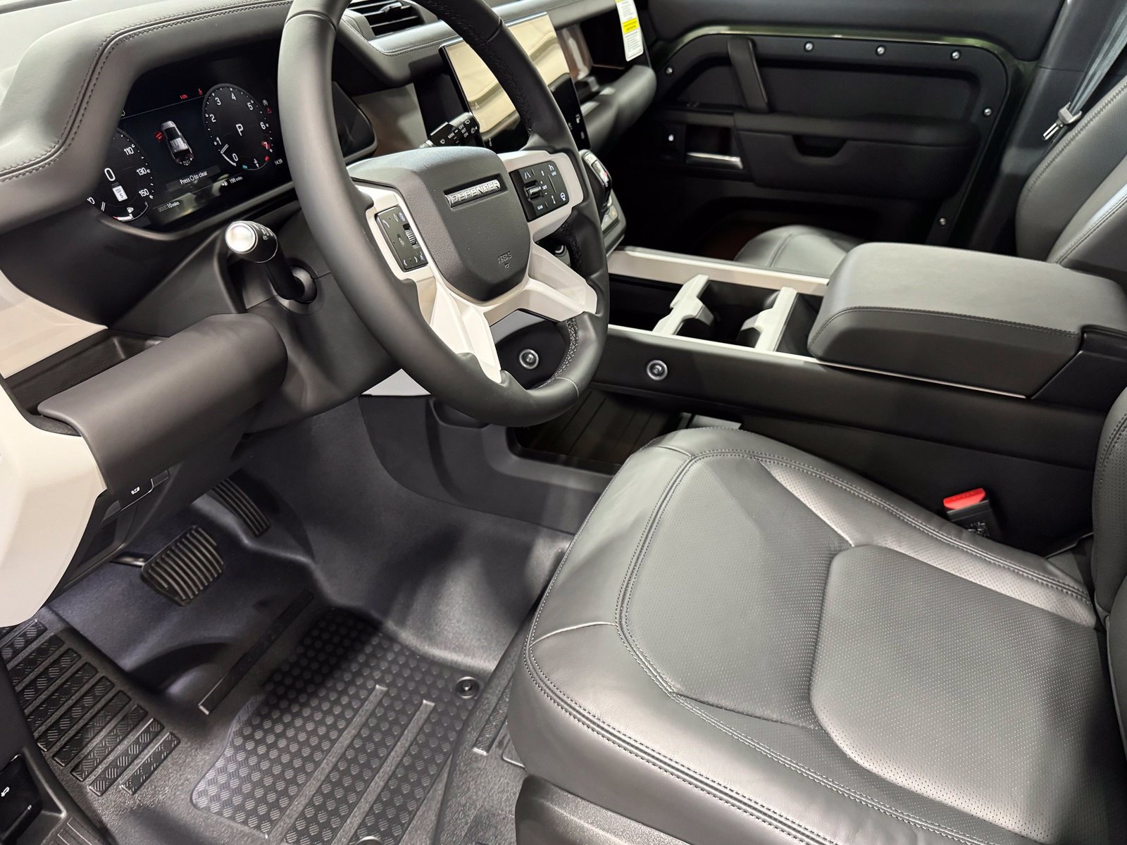 New 2026 Land Rover Defender 110 X-Dynamic SE AWD/4WD image 14
