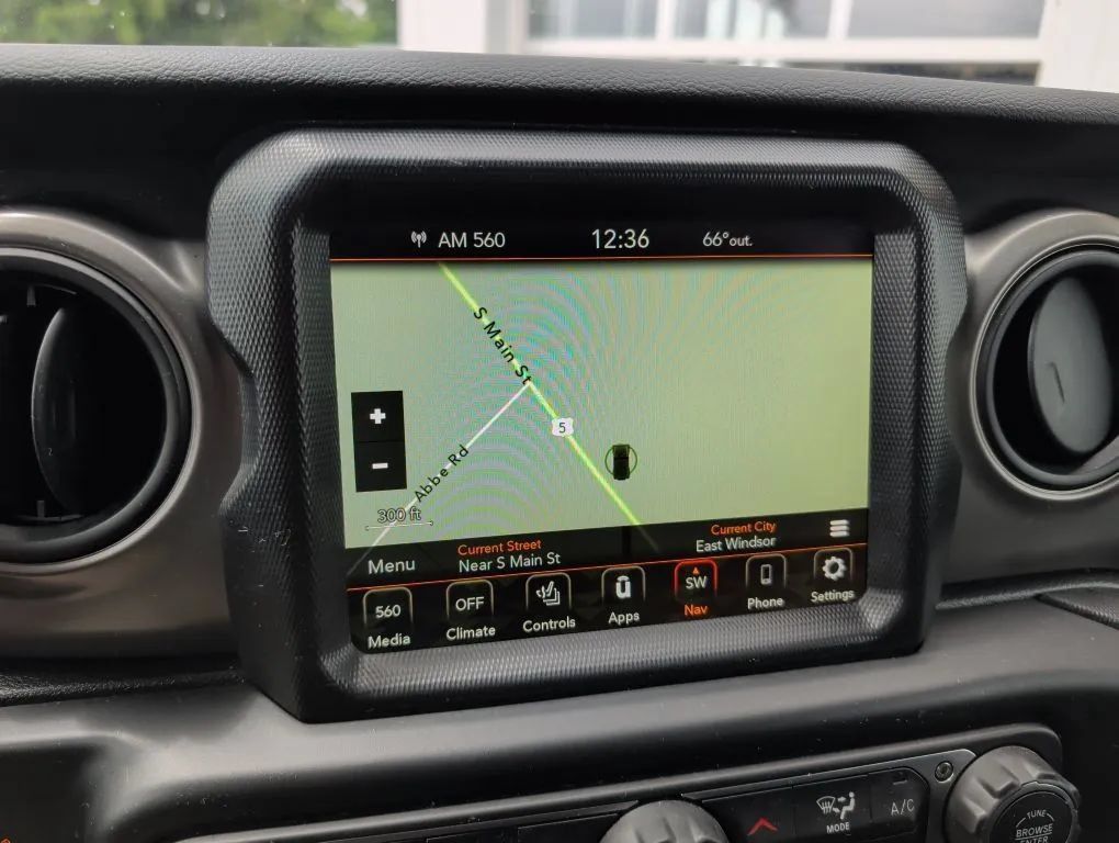 Used 2023 Jeep Wrangler Unlimited w/ Sun & Screen Package AWD/4WD image 5