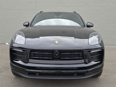 Certified 2025 Porsche Macan image 6