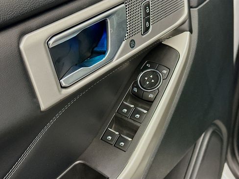 Used 2023 Ford Explorer Limited image 15