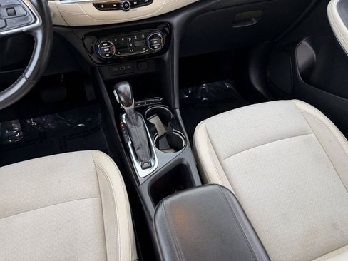Used 2021 Buick Encore GX Select AWD/4WD image 36