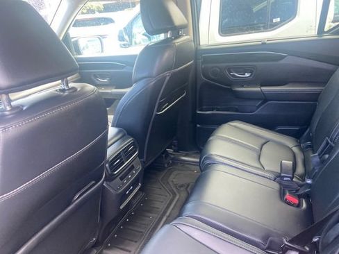 Used 2023 Honda Pilot Touring image 12