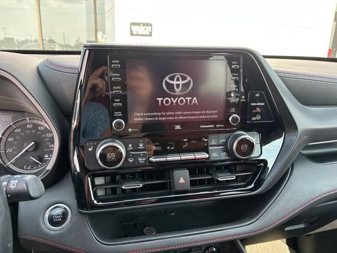 Used 2021 Toyota Highlander XSE AWD/4WD image 9