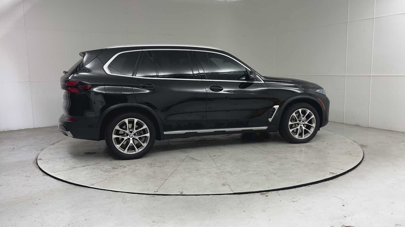 Used 2024 BMW X5 xDrive40i w/ Premium Package AWD/4WD image 9