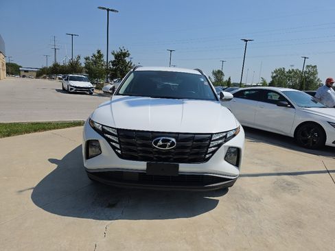Used 2024 Hyundai Tucson SEL FWD image 2