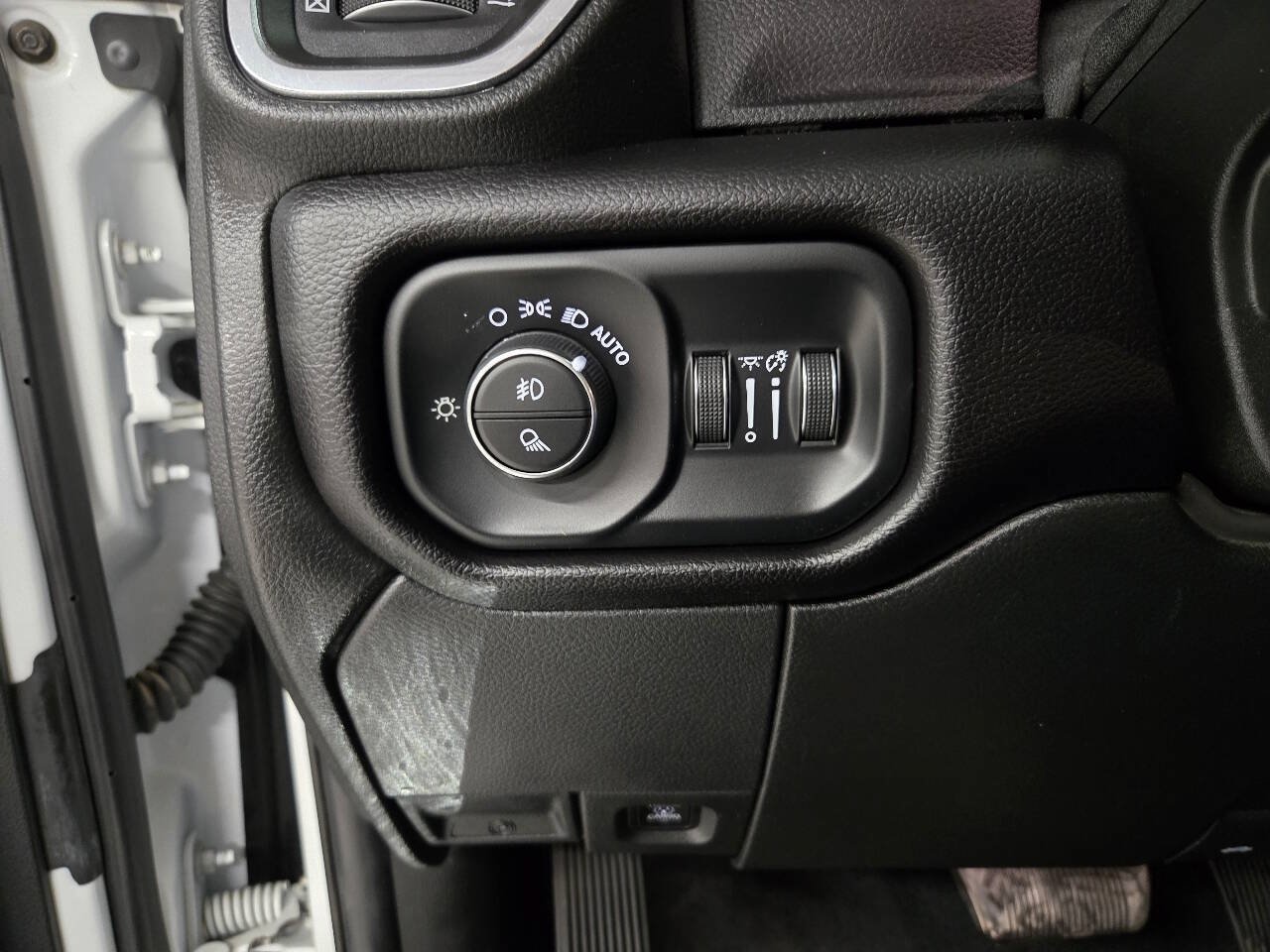 Used 2023 RAM 2500 Laramie AWD/4WD image 16
