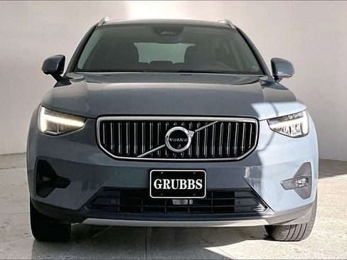 Used 2023 Volvo XC40 B4 Plus w/ Driver Assist Package image 6
