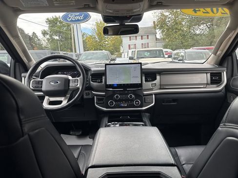 Used 2024 Ford Expedition XLT image 21