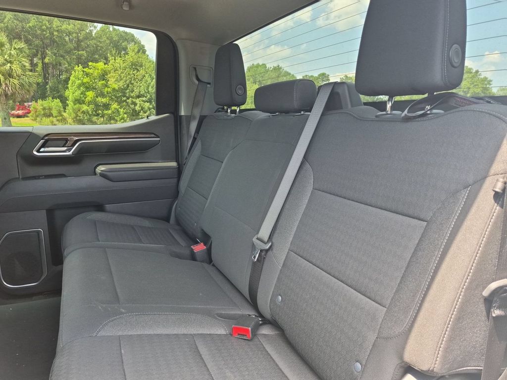Used 2025 Chevrolet Silverado 1500 LT RWD image 29