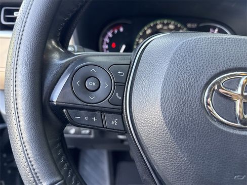 Used 2019 Toyota RAV4 Limited image 23