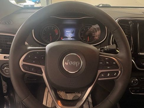 Used 2022 Jeep Cherokee Limited AWD/4WD image 16