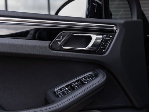 Certified 2026 Porsche Macan AWD/4WD image 24