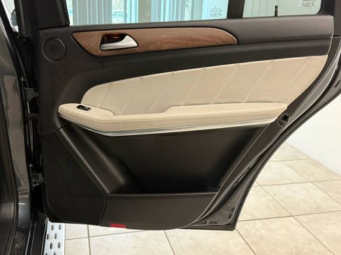 Used 2013 Mercedes-Benz GL 450 GL 450 4MATIC Sport Utility 4D w/ Premium 2 Pkg image 22