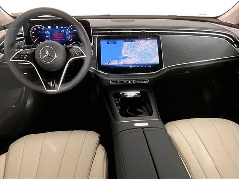 New 2026 Mercedes-Benz E 350 4MATIC Sedan image 5