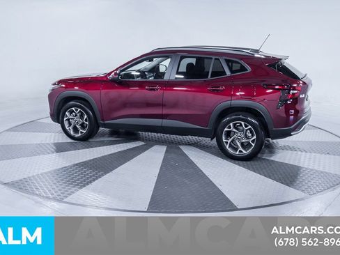 Used 2025 Chevrolet Trax LT FWD image 5